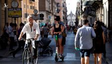 Ý tuyên bố dỡ bỏ lệnh bắt buộc đeo khẩu trang công cộng
