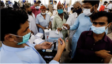 Ở Pakistan, không chịu tiêm vắc xin COVID-19 bị cắt mạng điện thoại