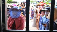 Người Sài Gòn xếp hàng đi chợ trước giờ giãn cách theo chỉ thị 16