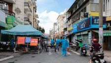 ‘Biệt đội’ tiếp tế trong khu phong tỏa ở TP HCM
