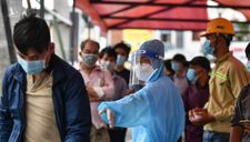 ‘Không loại trừ có F0 trong biển người chen chân xét nghiệm Covid-19’