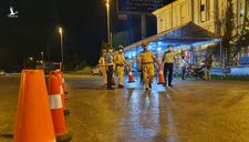‘Không có giấy thông hành phải quay đầu kiếm chỗ ngủ, ngày mai đi xét nghiệm’