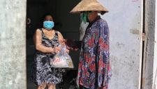 Người Sài Gòn dễ thương: Chủ trọ giảm 100% tiền nhà, tặng quà người ở thuê giữa dịch Covid-19
