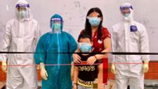 Bố mẹ và ông nội mất vì Covid-19, hai bé F0 phải đến bệnh viện điều trị