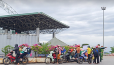 Đi xe máy hơn 1.200 km về quê, 2 người dương tính SARS-CoV-2