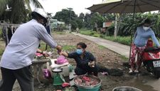Người dân một hẻm ở Bình Tân vô tư họp chợ giữa tâm dịch