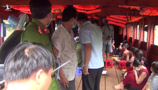 Khởi tố vụ đánh bạc ở tàu du lịch trên sông có nhiều ‘quý bà’ tham gia