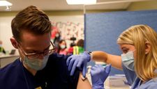 Covid-19 bùng phát trở lại, người từ chối tiêm vaccine tại Mỹ hứng chỉ trích nặng nề