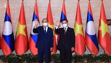 Chủ tịch nước Nguyễn Xuân Phúc dự Lễ trao tặng công trình ‘4 nhất’ cho Lào