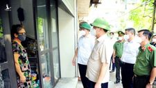 Bí thư Hà Nội gõ cửa nhà dân ở vùng đỏ, thăm hỏi việc cách ly và sinh hoạt