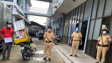 TP HCM: Phát hiện bất ngờ từ 2 người đi đường đáng nghi