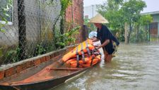 Bão số 5 gây mưa lớn xối xả ở miền Trung, di dời hàng ngàn dân