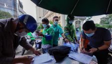Cảnh xếp hàng mua bánh Trung thu thời ‘covid’ tại TP.HCM