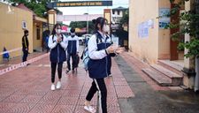 Học sinh ngoại thành Hà Nội đến trường sau nửa năm nghỉ học