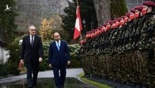 Tổng thống Thụy Sĩ long trọng đón Chủ tịch nước Nguyễn Xuân Phúc