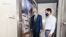 Hơn 2,5 triệu liều vắc xin COVID-19 của Moderna do Đức viện trợ đã về tới Hà Nội