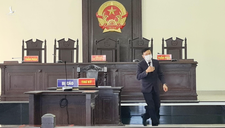 HĐXX đến tòa trễ hơn 1,5 giờ, luật sư và bị cáo bỏ về