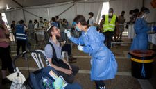 Biến chủng Omicron khiến Israel lập kỷ lục lây nhiễm dù tiêm mũi vaccine thứ 4