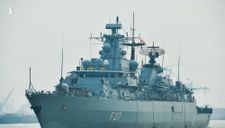 Cận cảnh khinh hạm của Đức cập cảng Nhà Rồng