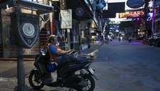 Cơn bão Omicron sắp ‘quét sạch’ khách du lịch tại Thái Lan
