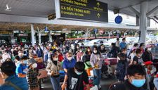 Ngày làm việc đầu năm, sân bay Tân Sơn Nhất vẫn đông nghẹt khách