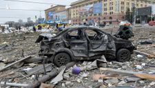 Pháo kích oanh tạc, nhiều thành phố của Ukraine tan nát