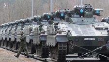 Đức đột nhiên thay đổi, đồng ý gửi vũ khí hạng nặng cho Ukraine