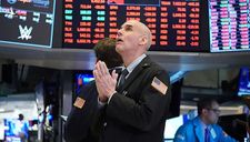 Chứng khoán Mỹ ‘đỏ lửa’, Dow Jones mất hơn 1.000 điểm