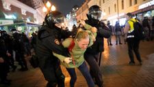 Biểu tình, bạo loạn khiến hàng nghìn người Nga bị bắt giam