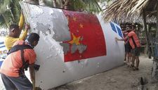 Trung Quốc bị tố giành giật “vật thể nổi không xác định” trên Biển Đông