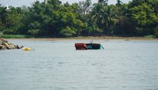 Chìm thuyền trên sông Đồng Nai, 13 người gặp nạn