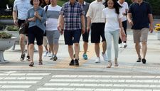 Hàn Quốc kêu gọi dân bỏ cà vạt, mặc quần short để tiết kiệm điện
