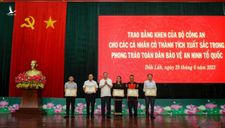 Bộ Công an trao bằng khen cho 5 người dân tham gia bắt khủng bố ở Đắk Lắk