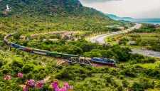 Đường sắt Bắc – Nam của Việt Nam là tuyến đường sắt đẹp nhất thế giới