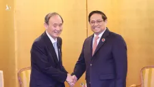 Cuộc gặp thân tình của Thủ tướng Phạm Minh Chính với hai cựu Thủ tướng Nhật Bản