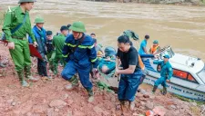 Lào Cai: Vụ sạt lở đất vùi 8 ngôi nhà, 18 người chết và mất tích