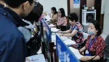 Khoảng 85.000 người nghỉ hưu trước tuổi và 15.000 người thôi việc