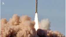 Iran phóng tên lửa siêu nặng, tuyên bố ‘mở toang không phận’ Israel