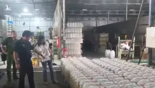 Dầu chăn nuôi đem bán cho người: Đường dây làm giả dầu ăn Ofood trục lợi hàng nghìn tỷ đồng bị triệt phá