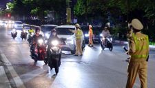 CSGT hóa trang ‘chỉ điểm’ hàng chục ‘ma men’ tự lái xe sau khi rời quán nhậu