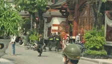 Gần 100 cảnh sát có mặt tại biệt phủ của chủ thẩm mỹ viện Mailisa ở TPHCM