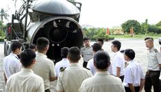 Sĩ quan trẻ Singapore trầm trồ trước tên lửa Redut Việt Nam