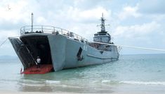Việt Nam tăng hạn sử dụng thành công tàu đổ bộ Mỹ