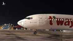 Máy bay Hàn Quốc hạ cánh khẩn xuống Tân Sơn Nhất sau tiếng động lớn