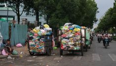 Ngộp thở với các bãi rác kinh dị giữa đường phố Sài Gòn