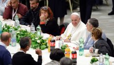Giáo hoàng Francis ăn trưa cùng 1.500 người nghèo và vô gia cư