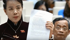 Nữ đại biểu mang tâm thư của giáo viên chất vấn Bộ trưởng Nội vụ