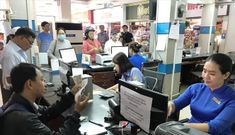 Chật vật tìm kiếm vé xe, vé tàu về Tết