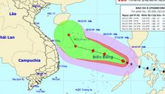 Bão Phanfone giật cấp 14 vào Biển Đông, có thể đổi hướng