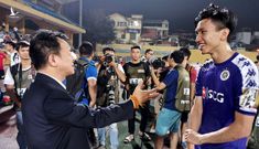 Vì sao bầu Hiển không can thiệp để Văn Hậu về đá VCK U23 châu Á?